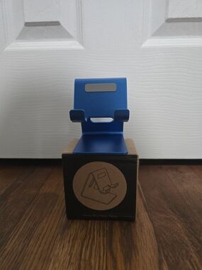 Aluminum Adjustable Phone/Tablet Stand - Blue